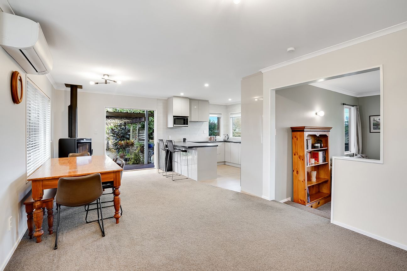 Central, Views and Beautifully Updated - Altro