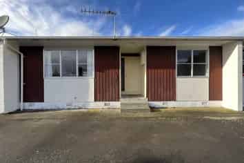 366B Botanical Road, West End