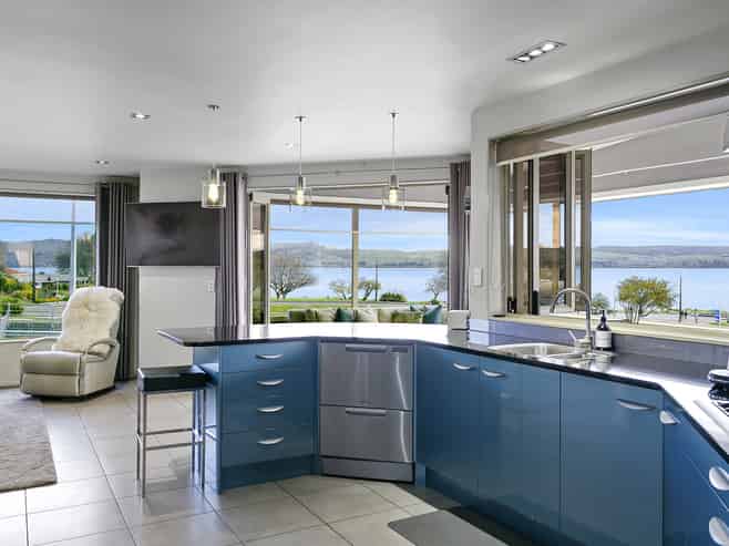 382 Lake Terrace, Two Mile Bay