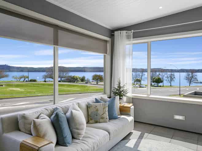 382 Lake Terrace, Two Mile Bay