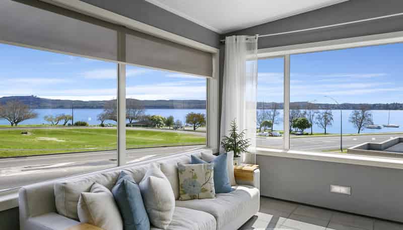 382 Lake Terrace, Two Mile Bay