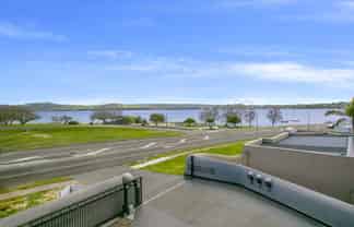 382 Lake Terrace, Two Mile Bay