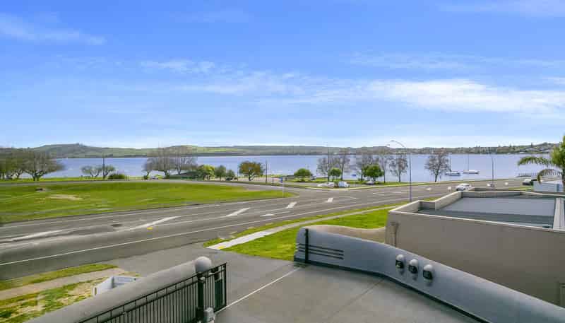 382 Lake Terrace, Two Mile Bay