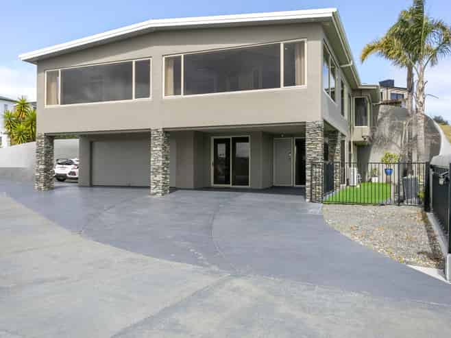 382 Lake Terrace, Two Mile Bay