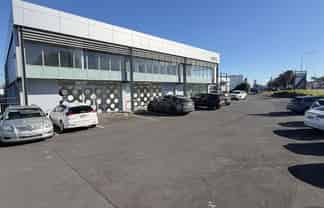 Modern Industrial Showroom & Warehouse
