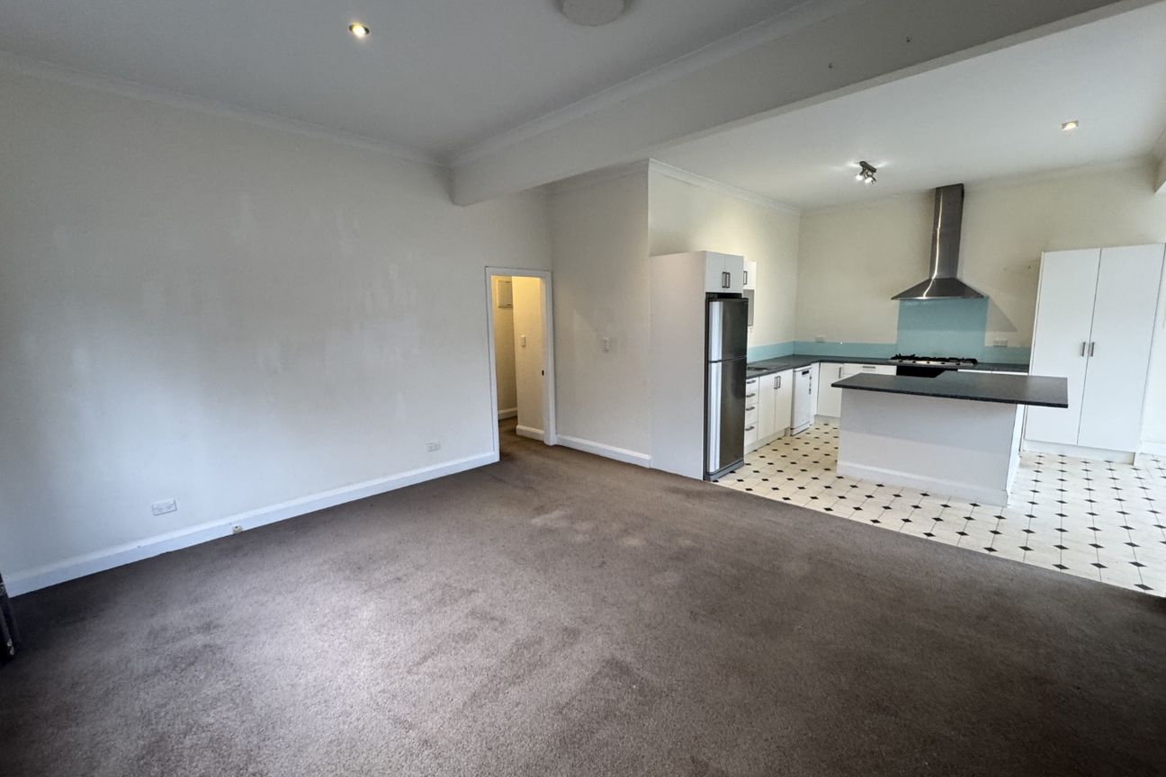 SPACIOUS 4x BEDROOM: – další