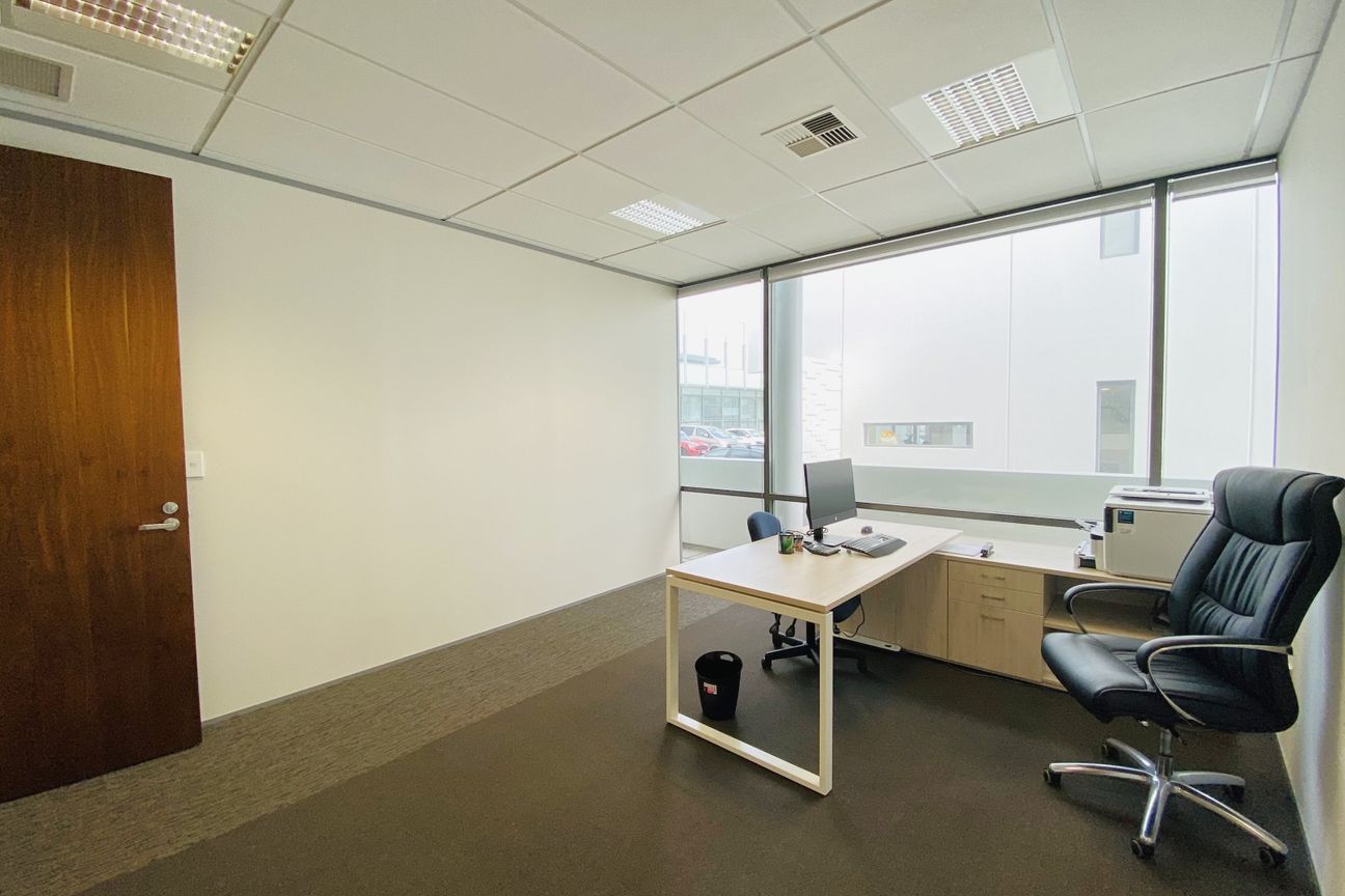 Outstanding Albany office – další