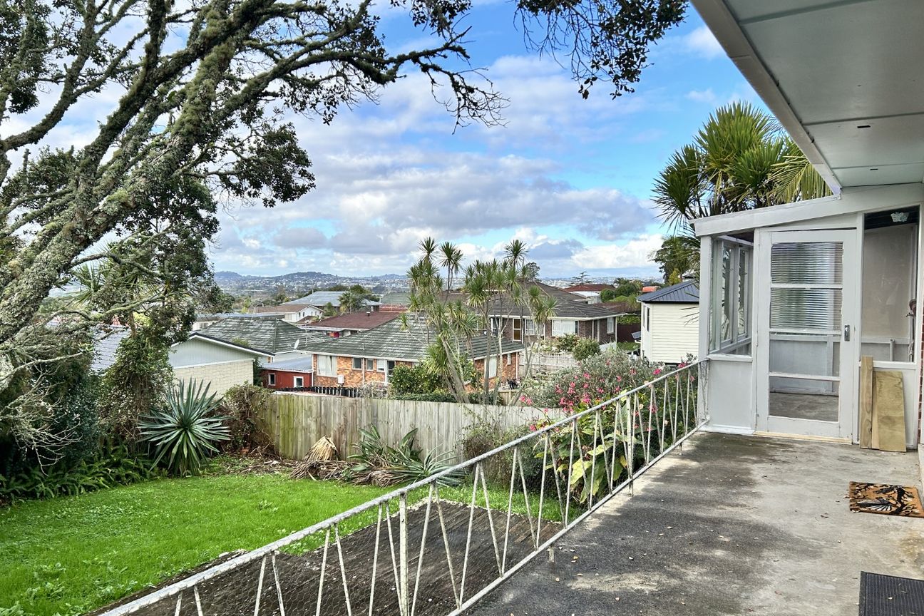 Spacious Glendene Home with Sky Tower Views - Perfect for Extended Family or Working from Home - Widok 4