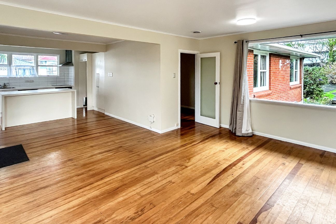 Spacious Glendene Home with Sky Tower Views - Perfect for Extended Family or Working from Home - Widok 6