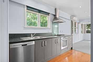 8 Winstone Avenue, Chartwell