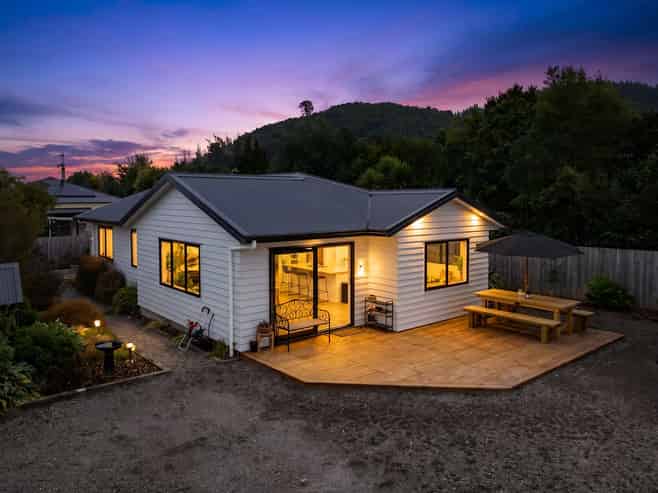 3 Huia Way, Featherston