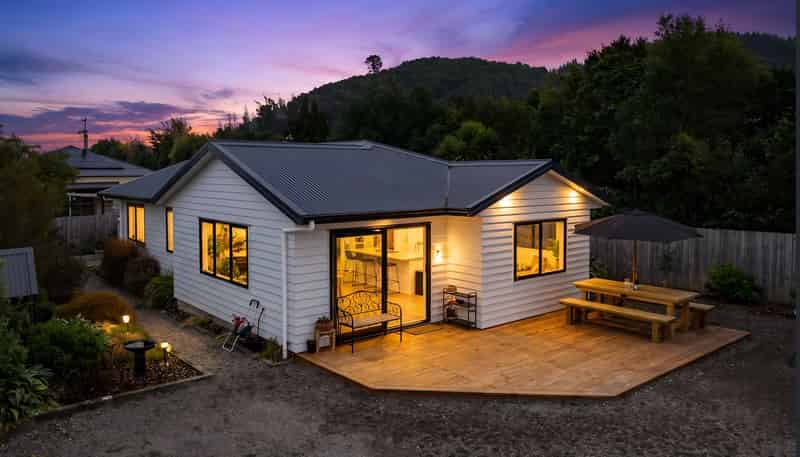 3 Huia Way, Featherston