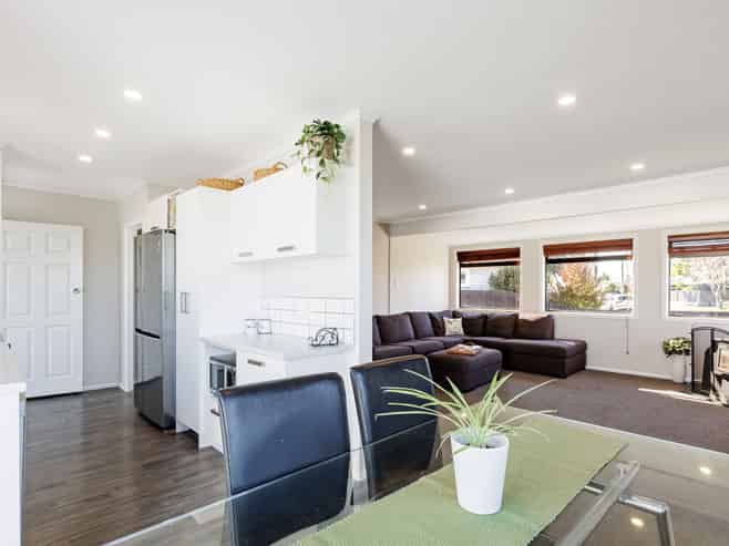 17 Harold Holt Avenue, Onekawa