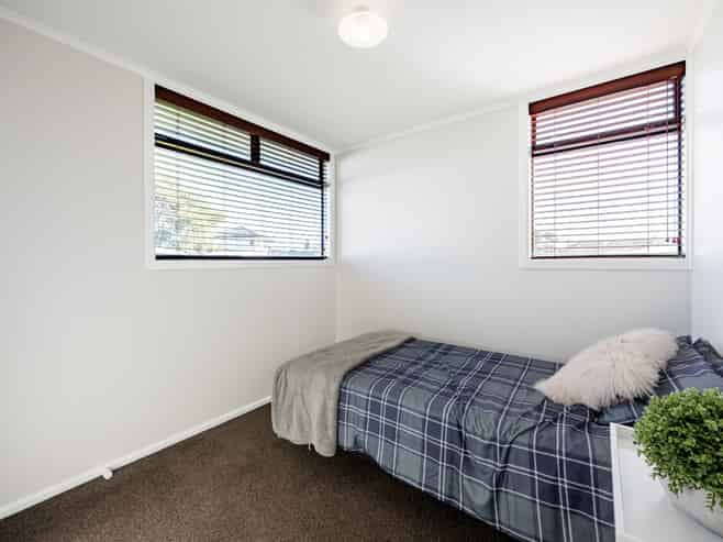 17 Harold Holt Avenue, Onekawa