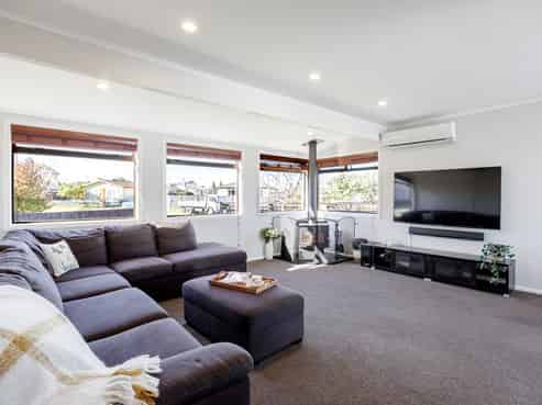 17 Harold Holt Avenue, Onekawa