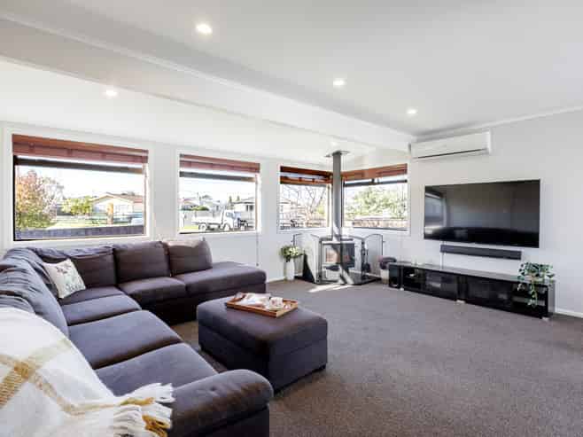 17 Harold Holt Avenue, Onekawa