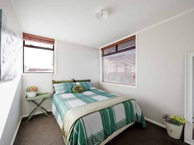 17 Harold Holt Avenue, Onekawa