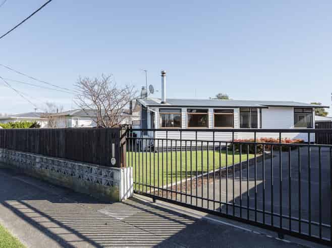 17 Harold Holt Avenue, Onekawa