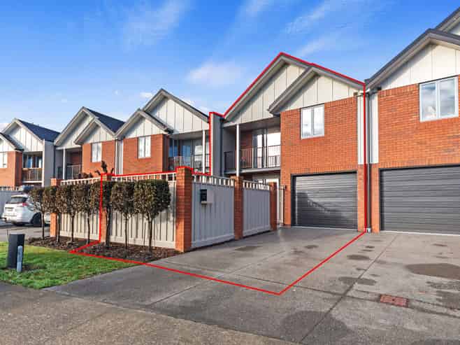 22 Henley Green, Northwood