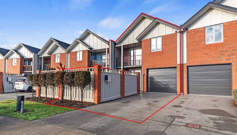 22 Henley Green, Northwood