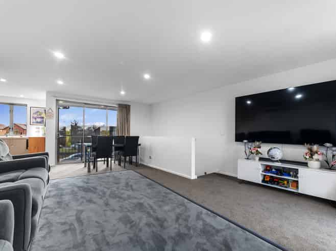22 Henley Green, Northwood