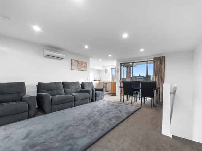 22 Henley Green, Northwood