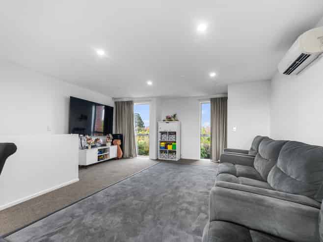 22 Henley Green, Northwood