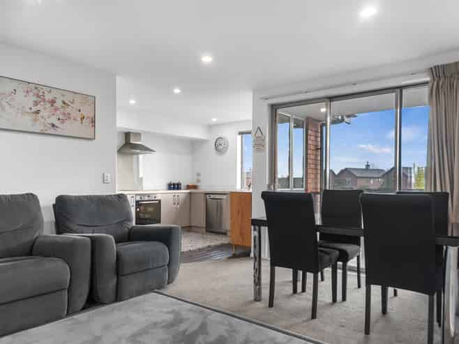 22 Henley Green, Northwood