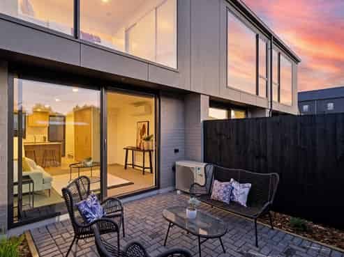 4-8/7 Grove Road, Addington