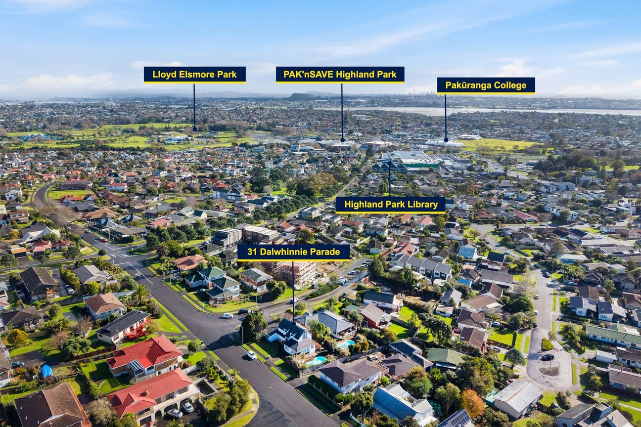 718 m² Corner Site with Sea & City Views – MHU - Vista 3