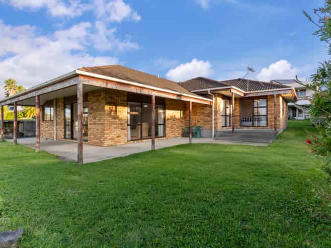 54 Spinnaker Drive, Te Atatu Peninsula