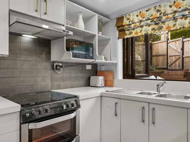 504 Beach Road, Murrays Bay
