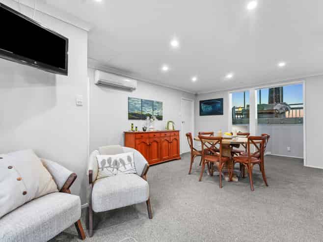 504 Beach Road, Murrays Bay