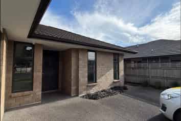 7 Tarn Close, Pyes Pa