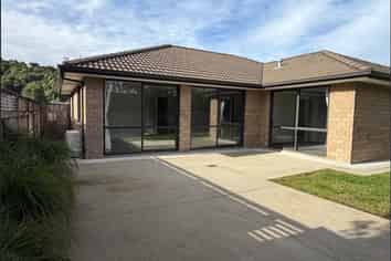 7 Tarn Close, Pyes Pa