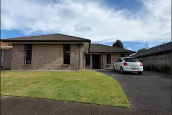7 Tarn Close, Pyes Pa
