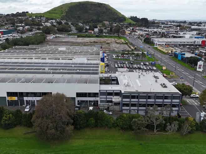 Prime Mt Wellington Warehouse with Excellent Access