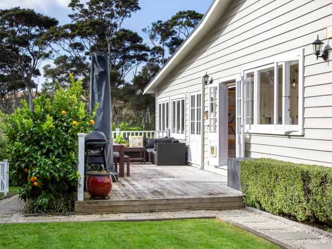 13 Blacks Road, Greenhithe