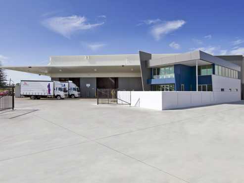 High-stud industrial facility