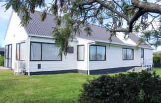 1 Grove Avenue, Weston