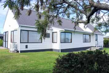 1 Grove Avenue, Weston