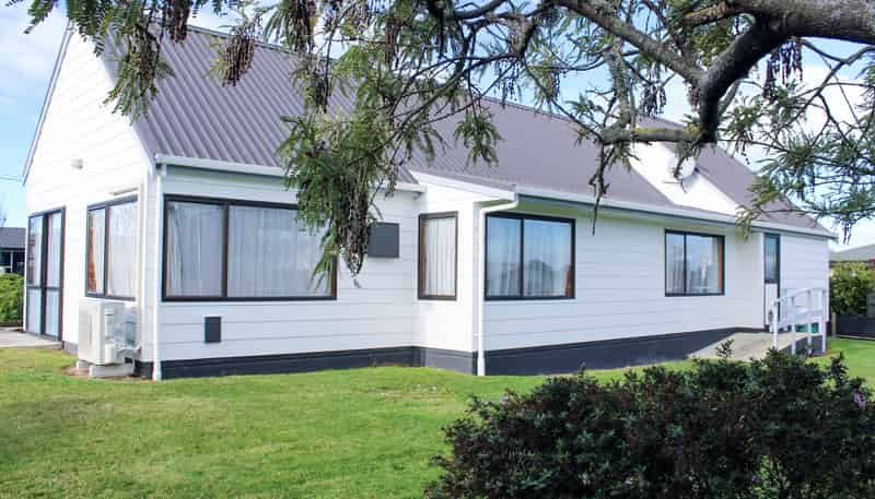 1 Grove Avenue, Weston