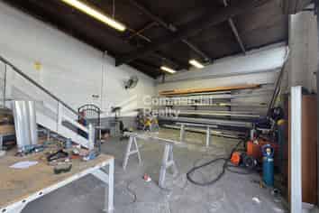 Tidy 76.5M² Industrial Unit In Pakuranga