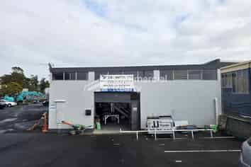 Tidy 76.5M² Industrial Unit In Pakuranga