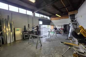 Tidy 76.5M² Industrial Unit In Pakuranga