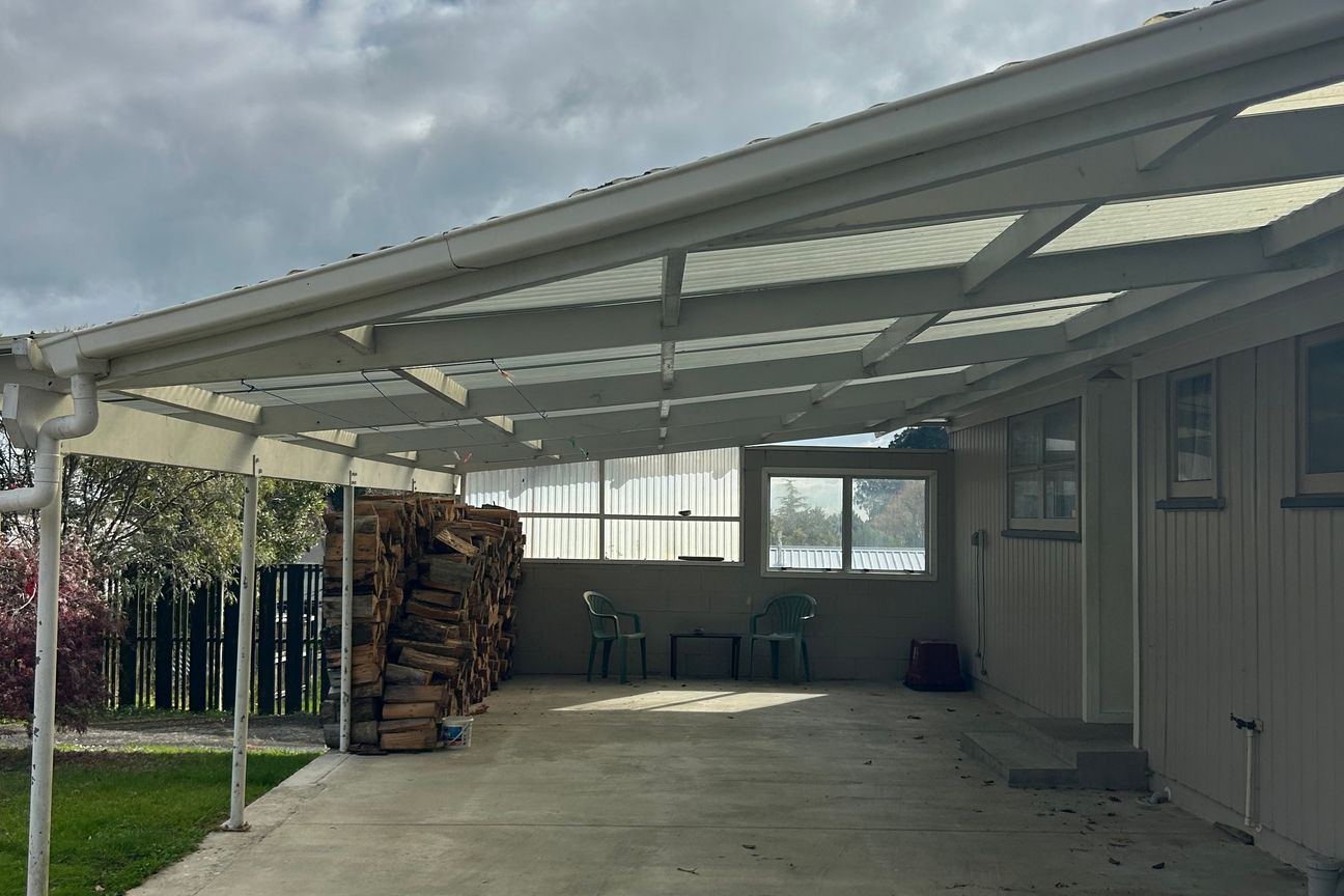 Family Home with Self-Contained Unit - Mehr