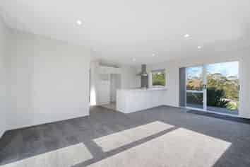 2/206E Tawa Road, Kumeu