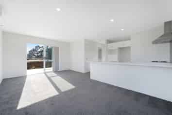 2/206E Tawa Road, Kumeu