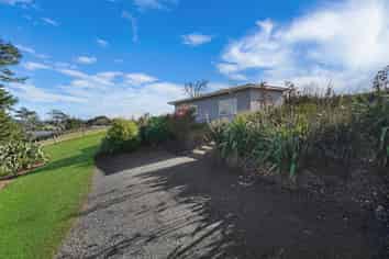 2/206E Tawa Road, Kumeu