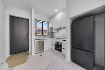 18b Addington Avenue, Manurewa